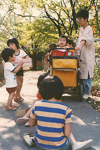 1990ごろ どろんこ保育所で小金井公園へ